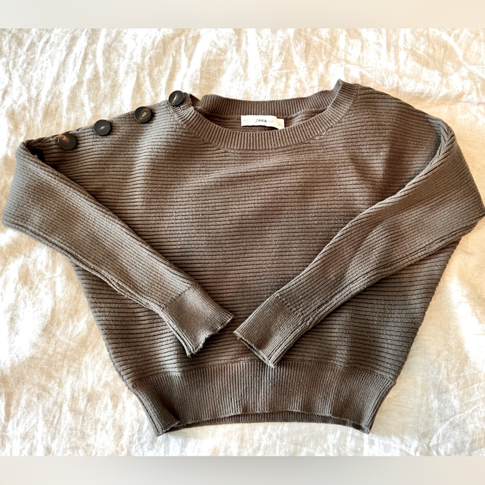 Zara sweater on khaki green. Size M. Likes knew.
